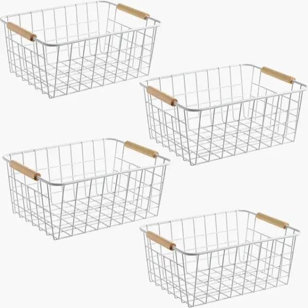 Sturdy baskets with wooden handles