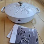 Staub Truffle white Cocotte Cooking Pot, 33 cm - Image 2